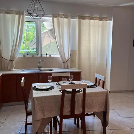 Apartment Taso's Near The Park *