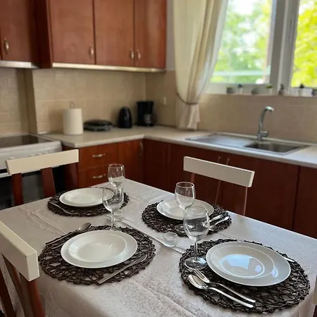 Taso's Near The Park Apartment Kalamata